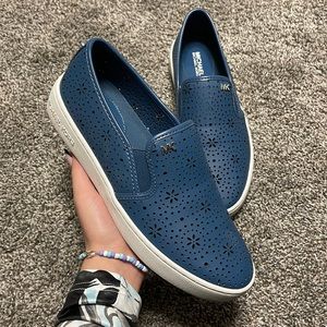 Michael Kors Women’s Blue Floral Cushion Round Toe Platform Slip on Shoes